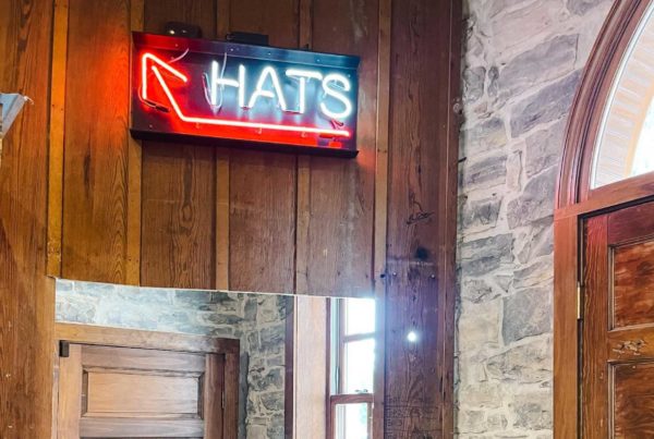 Hat shaping room neon sign